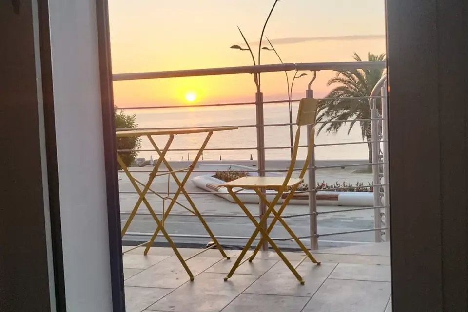 Fronte mare Montegiordano · Levante, primo piano, il balcone