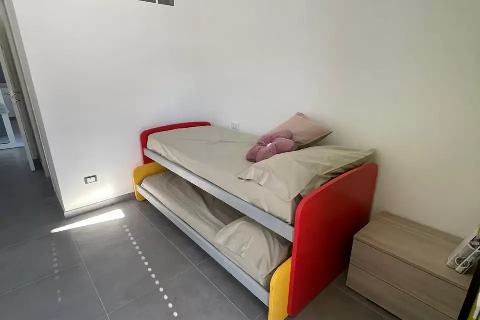 Fronte mare Montegiordano · Levante, primo piano, la camera