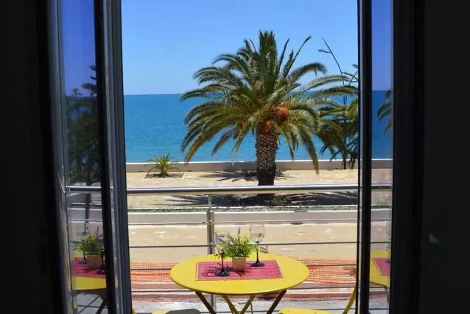 Fronte mare Montegiordano · Sirio sinistro, il balcone