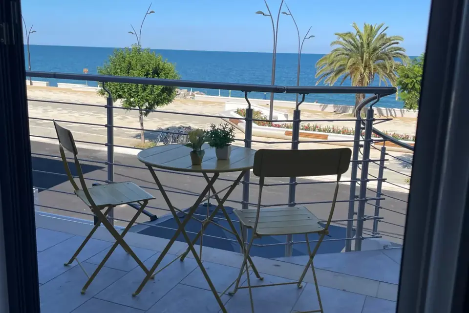 Fronte mare Montegiordano · Sirio sinistro, il balcone
